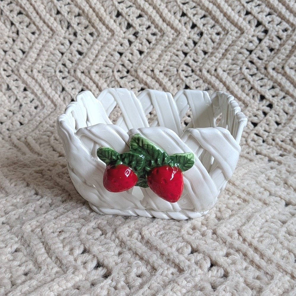 Arlington Designs White Ceramic Lattice Berry Basket Strawberry 3D Fruit Bowl